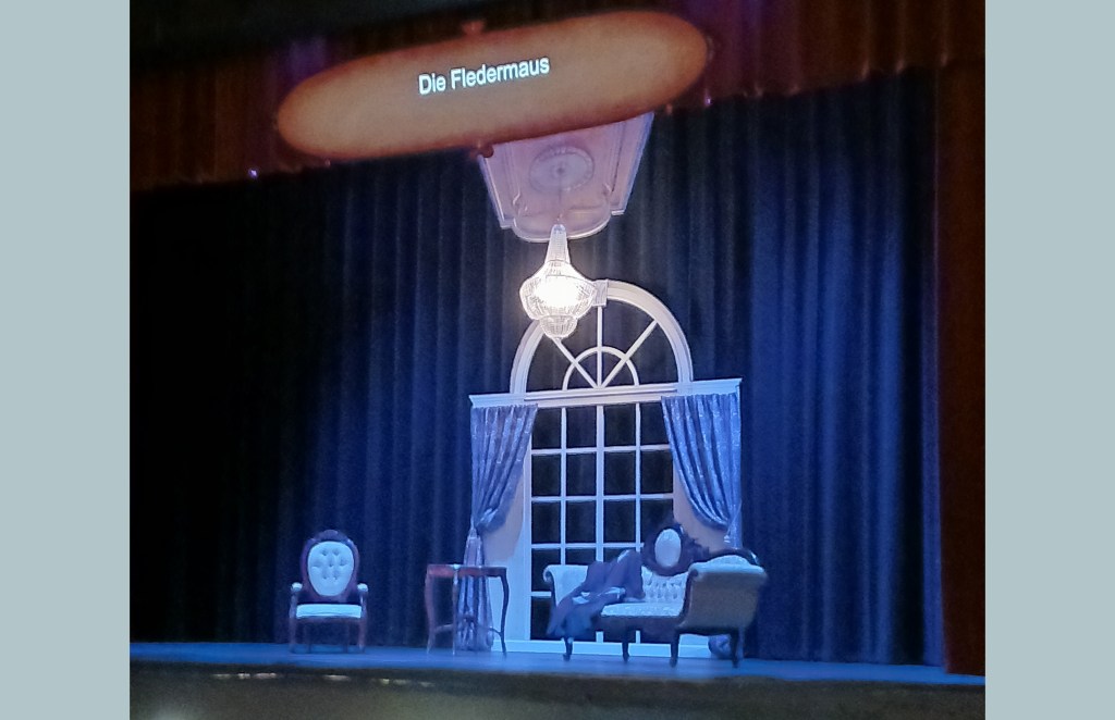 Die Fledermaus, USM Opera, Mike Lopinto design.