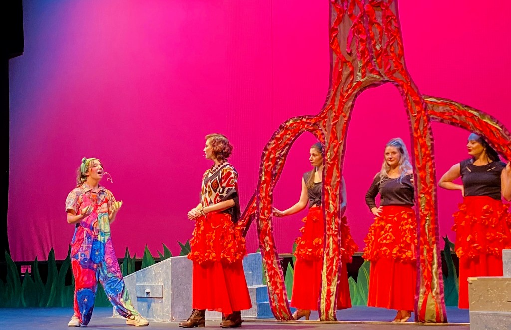 Frogs, Right? performance by Wiggle Genius. Red Mangrove scene. 